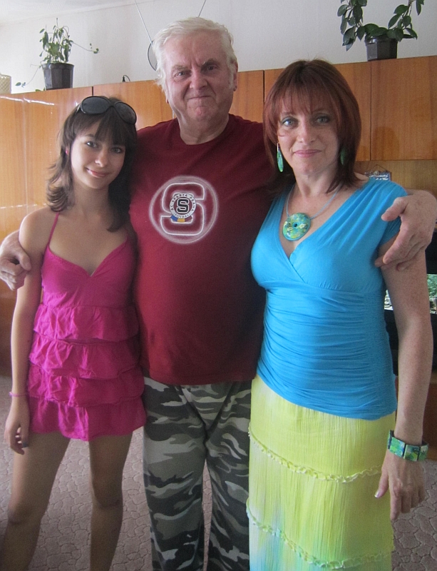 můj otec s dcerou a vnučkou :-)